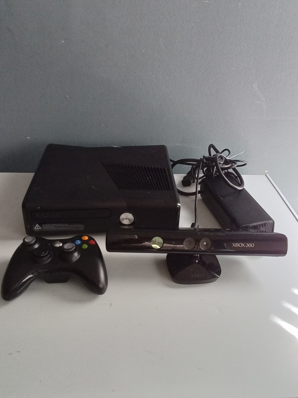 Microsoft Xbox 360 Black Console with Kinect Sensor and Wireless Controller